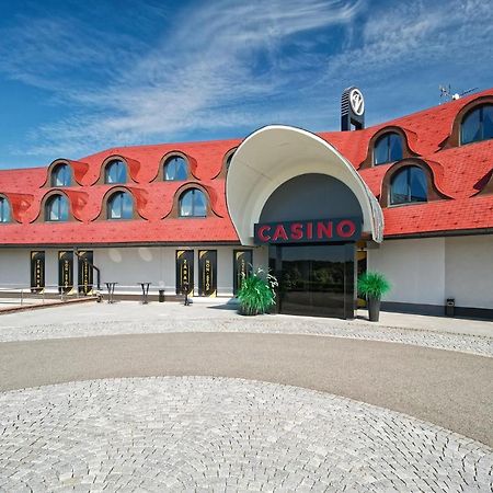 Hotel Victory Popuvky Екстер'єр фото