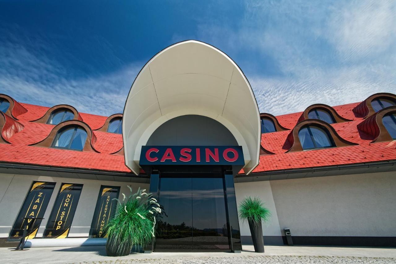 Hotel Victory Popuvky Екстер'єр фото
