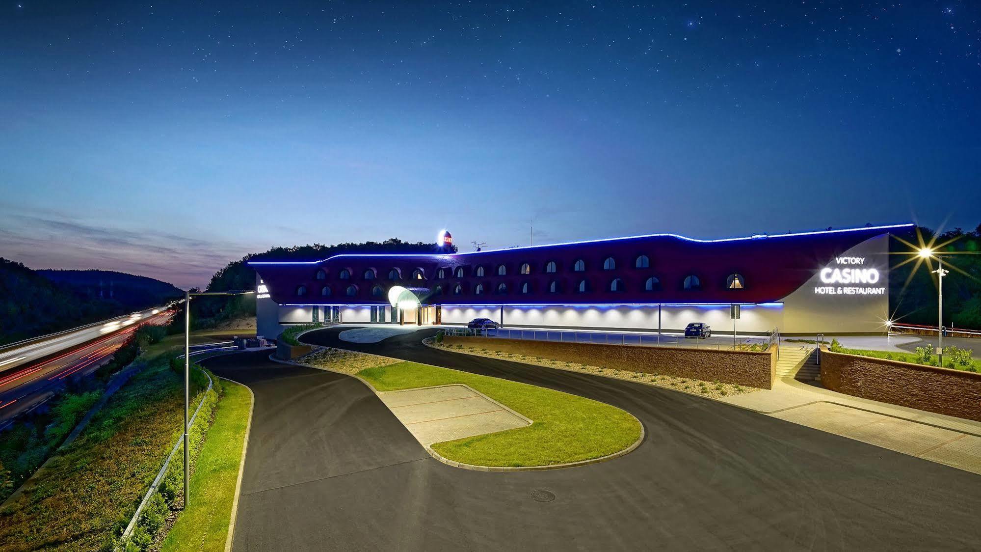 Hotel Victory Popuvky Екстер'єр фото