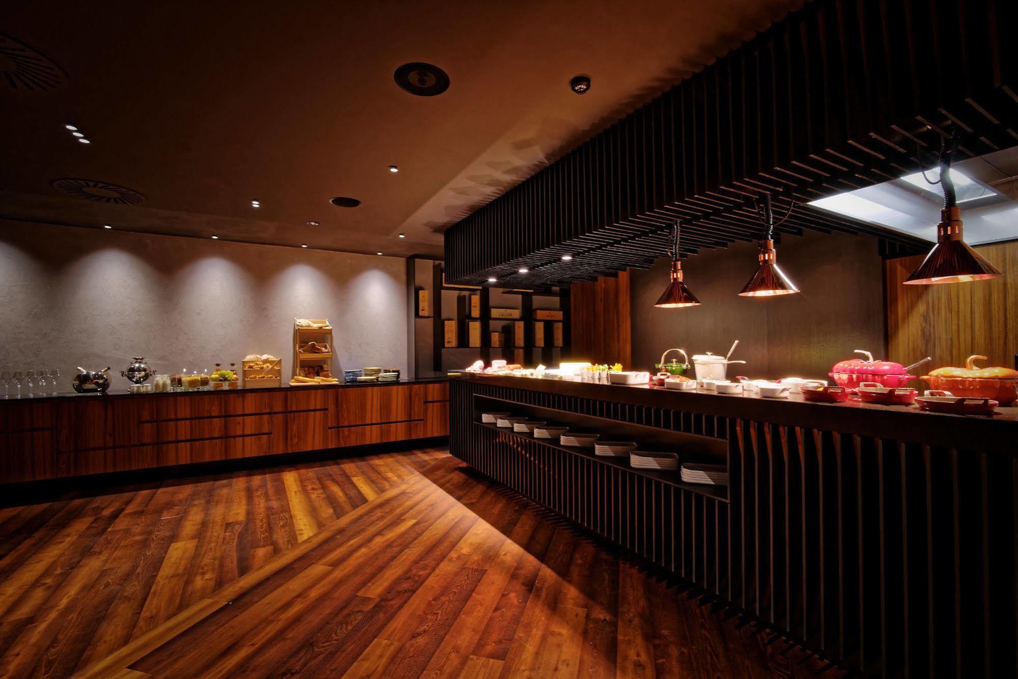 Hotel Victory Popuvky Екстер'єр фото