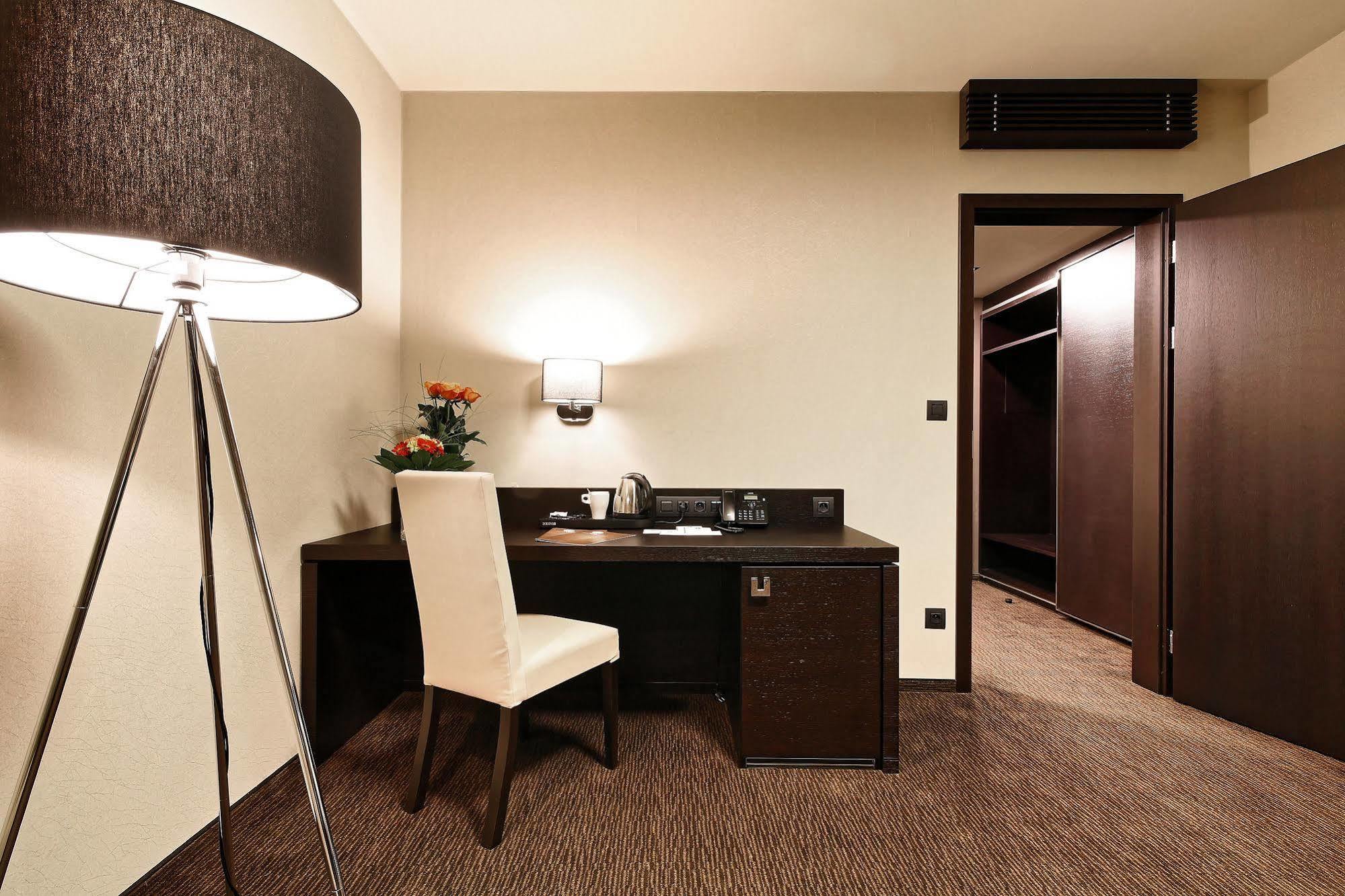 Hotel Victory Popuvky Екстер'єр фото