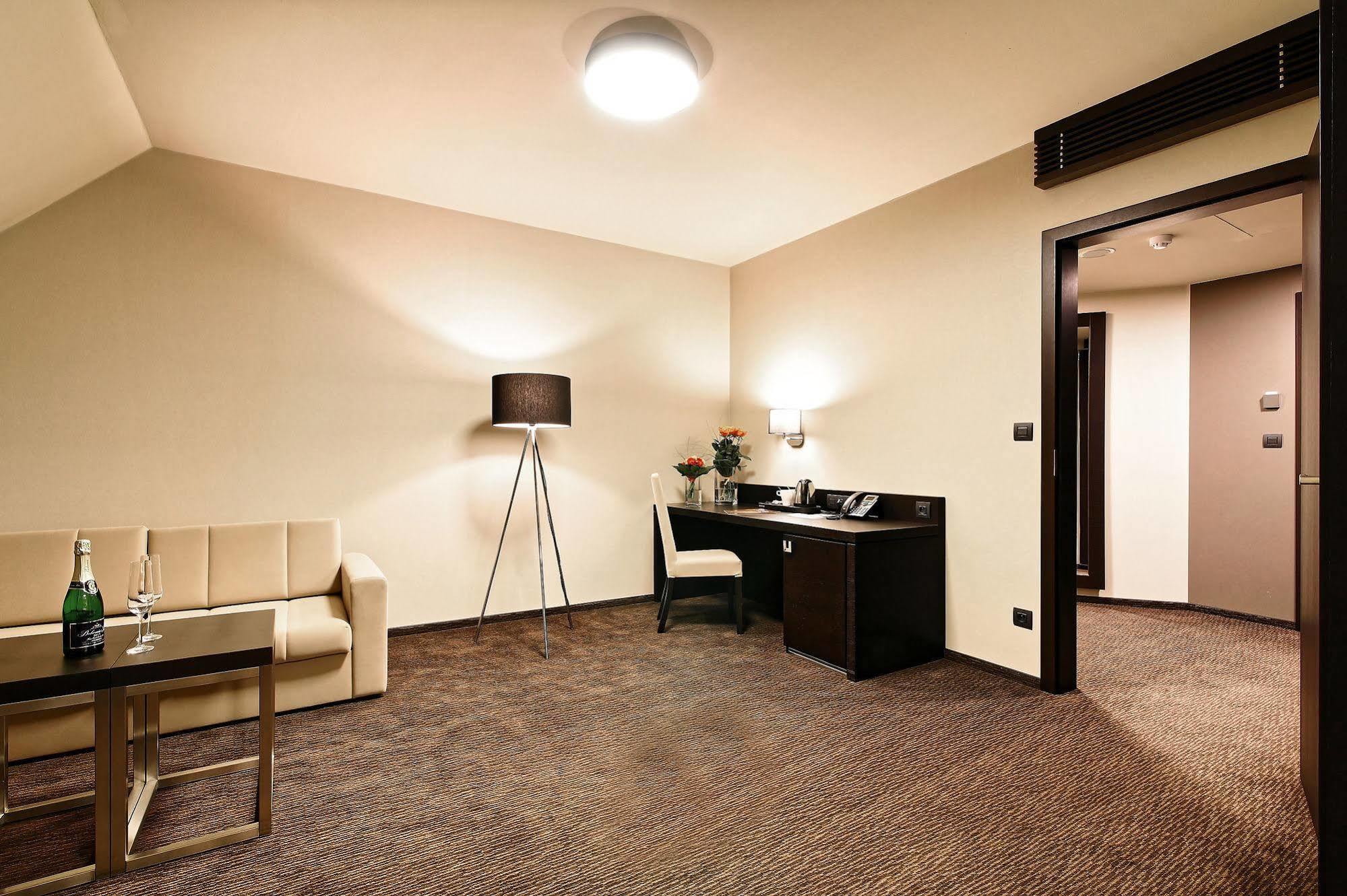 Hotel Victory Popuvky Екстер'єр фото