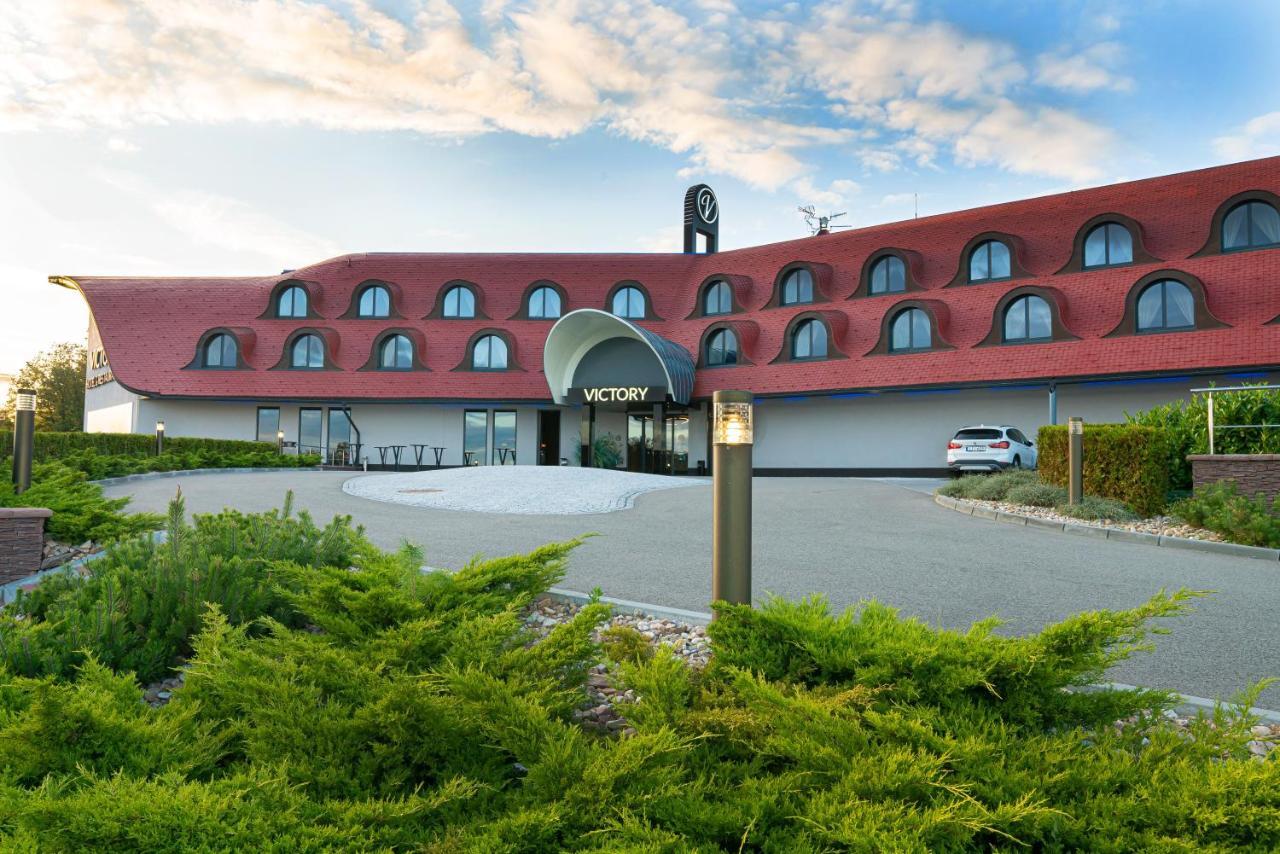 Hotel Victory Popuvky Екстер'єр фото